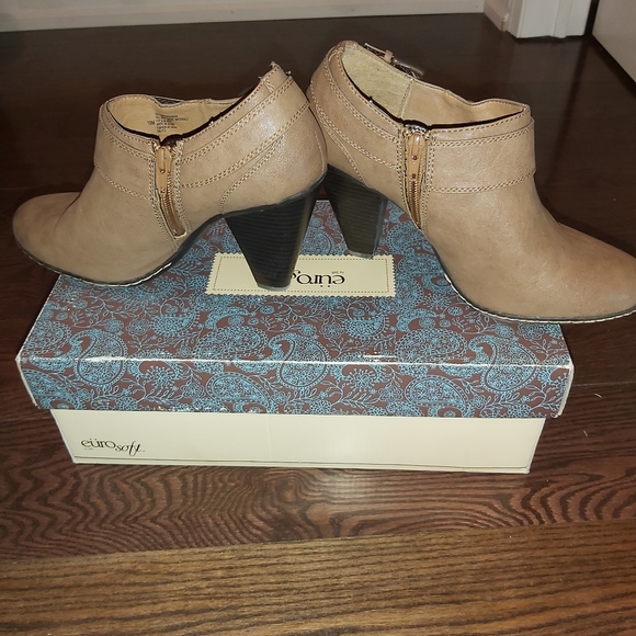 Euro soft Shannon women's tan booties size 10 - Picture 11 of 16